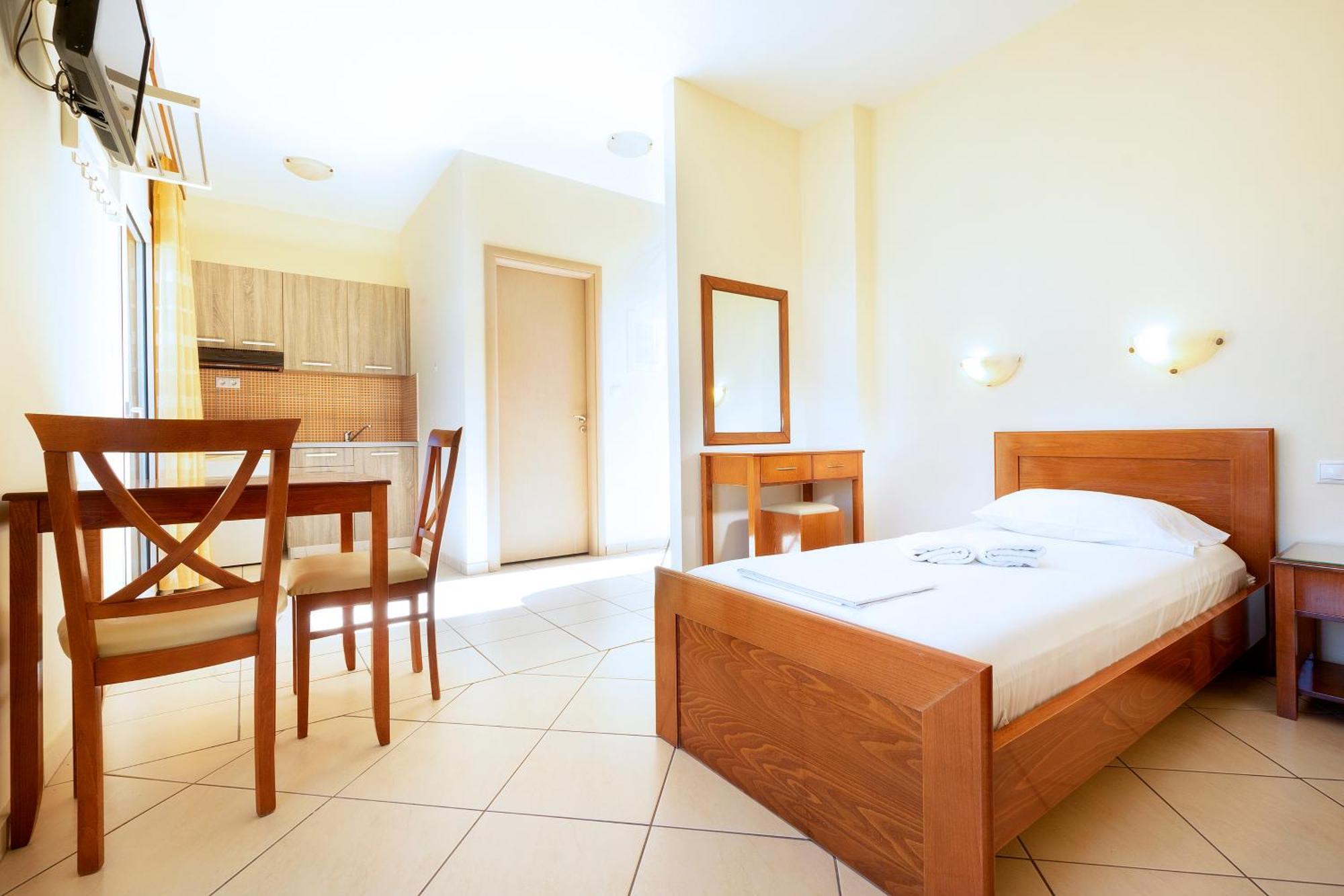 Aparthotel Georgina Agia Marina Esterno foto