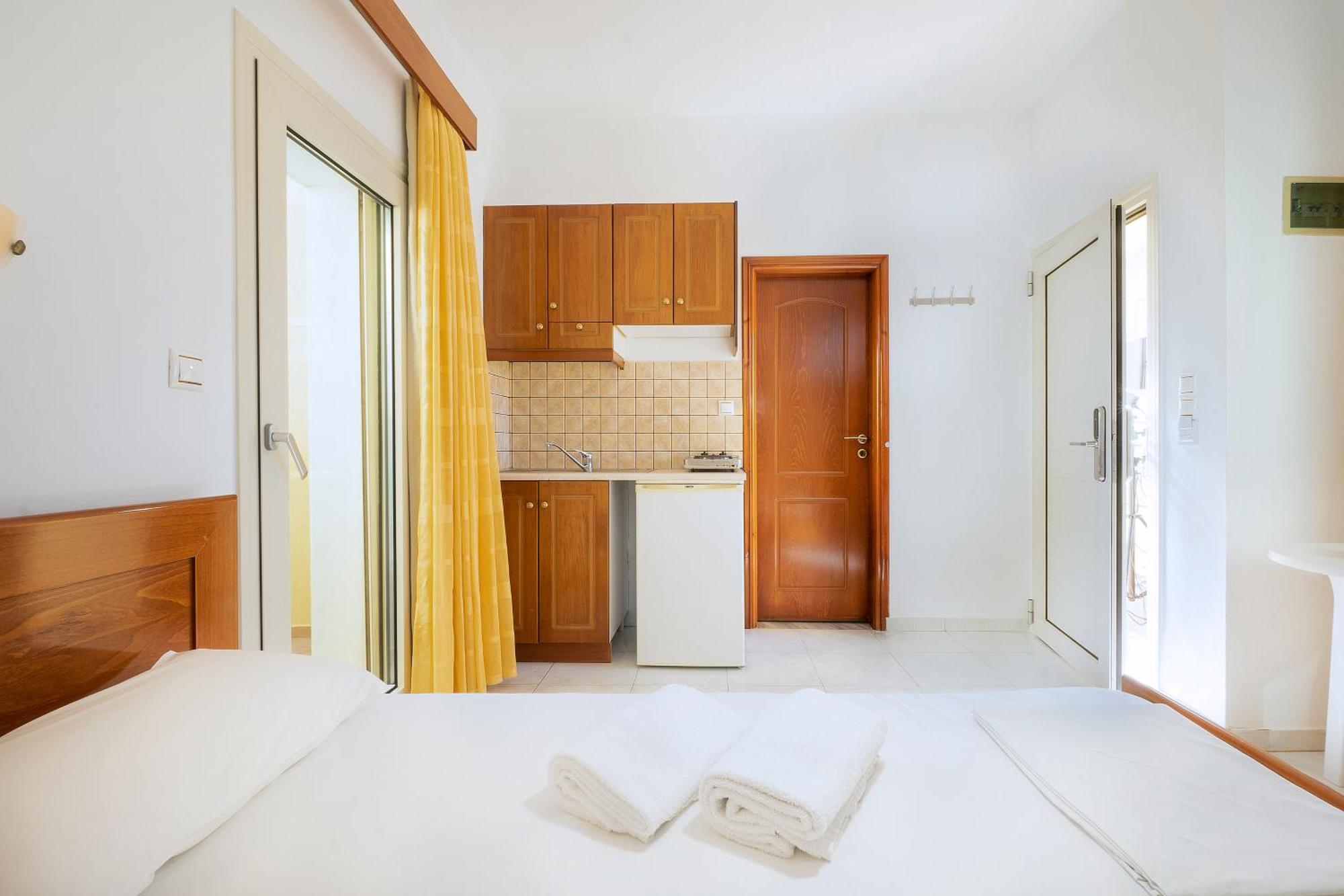 Aparthotel Georgina Agia Marina Esterno foto
