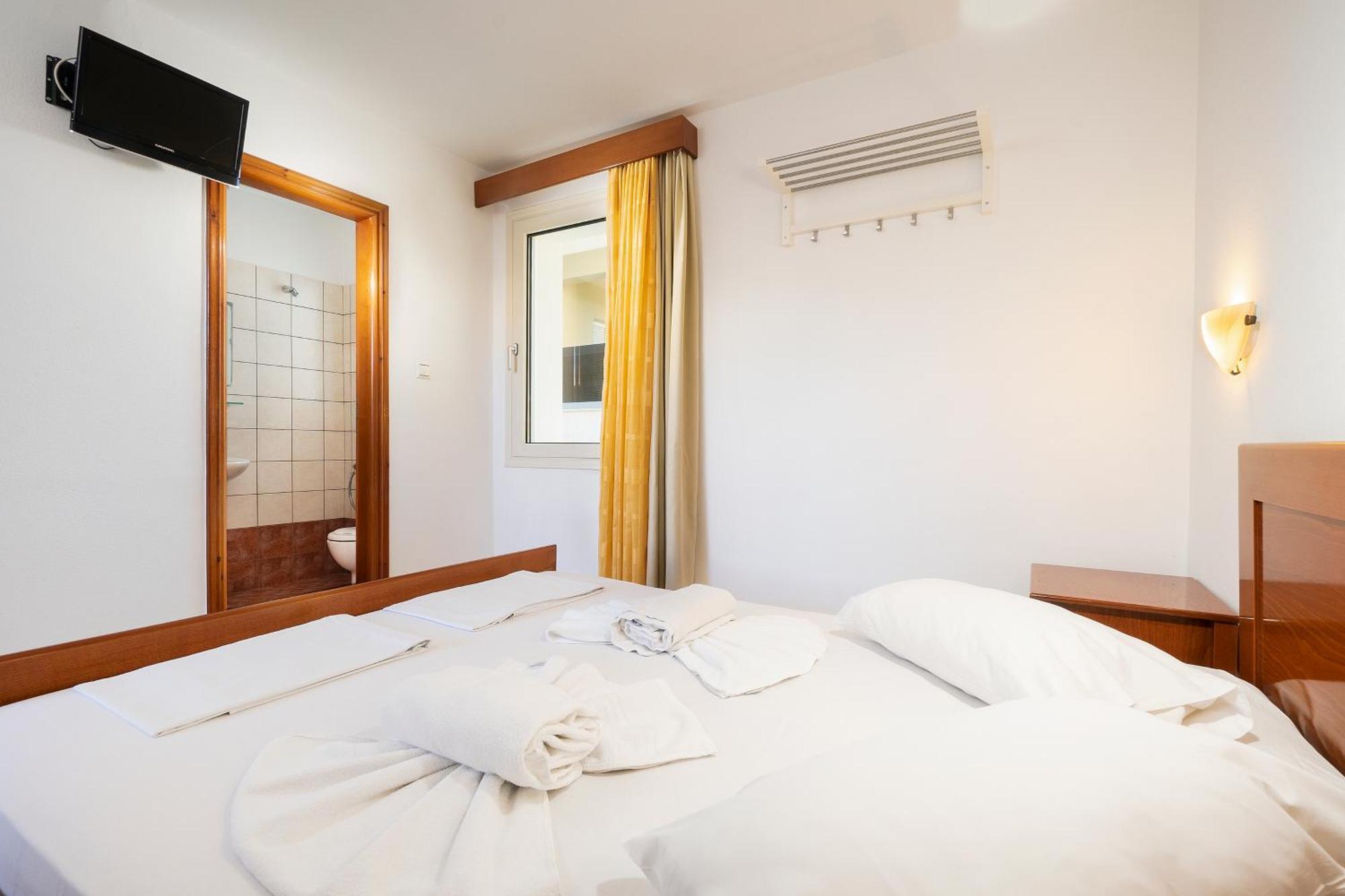 Aparthotel Georgina Agia Marina Esterno foto